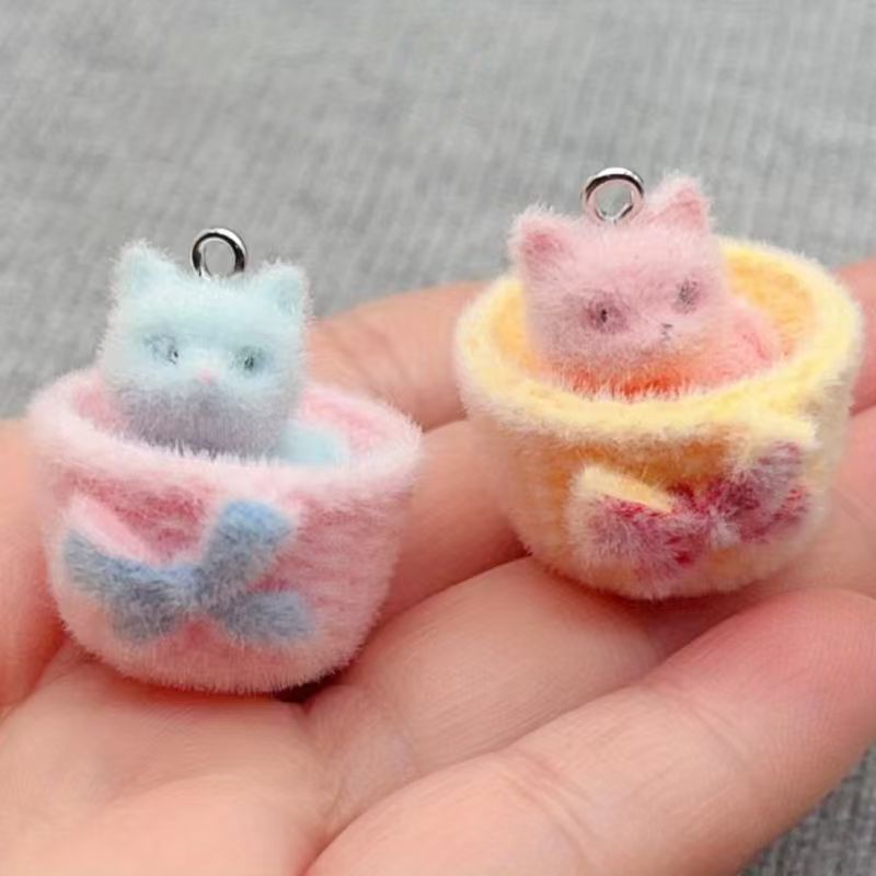 Resin Art Essentials - 4個入り3Dぬいぐるみ樹脂製猫ペンダント、DIYジュエリー製作イヤリング、キーホルダー、アクセサリー