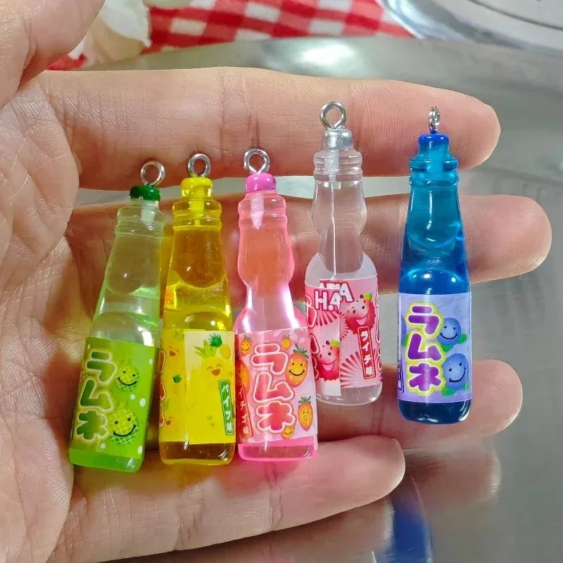Resin Art Essentials - 10個入り 小さなソーダボトル レジンチャーム 可愛い飲料ボトルペンダント DIYクラフトアクセサリー イヤリング