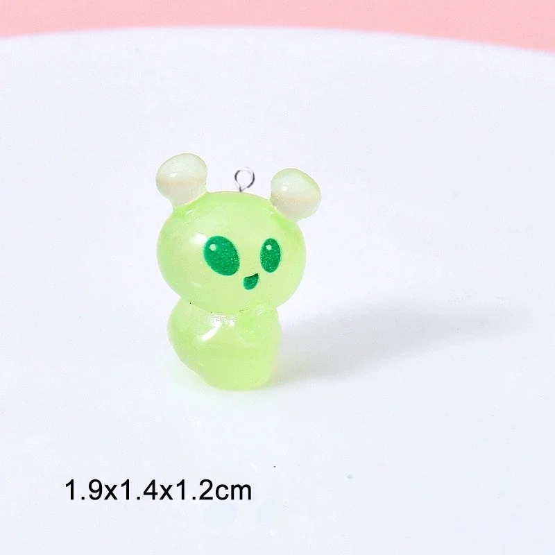 10 個発光ミニグリーンエイリアン樹脂チャームかわいいフラッ - Resin Art Essentials のレビューと価格