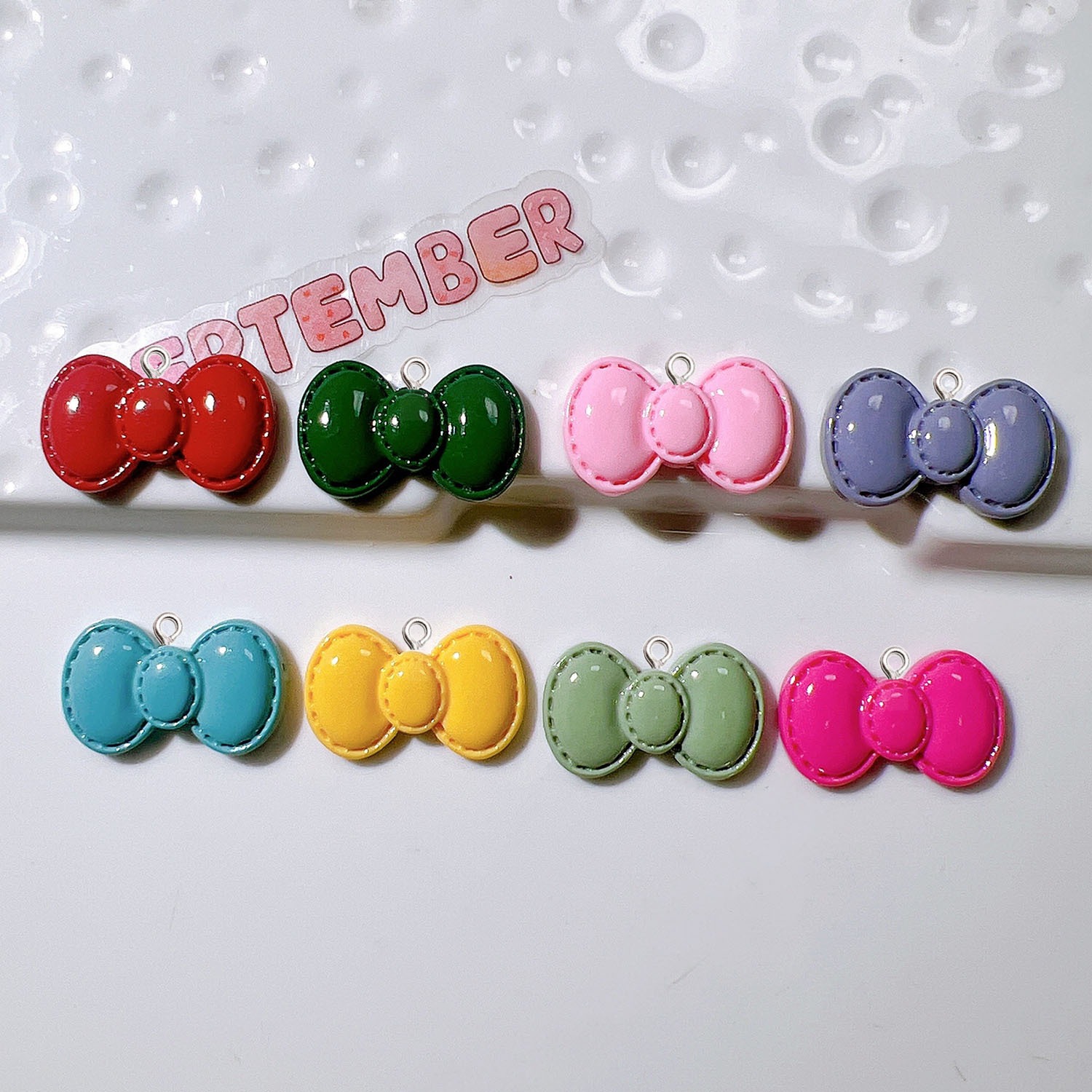 10 個かわいい漫画ちょう結び樹脂ペンダントジュエリー所見ア - Resin Art Earrings Material のレビューと価格
