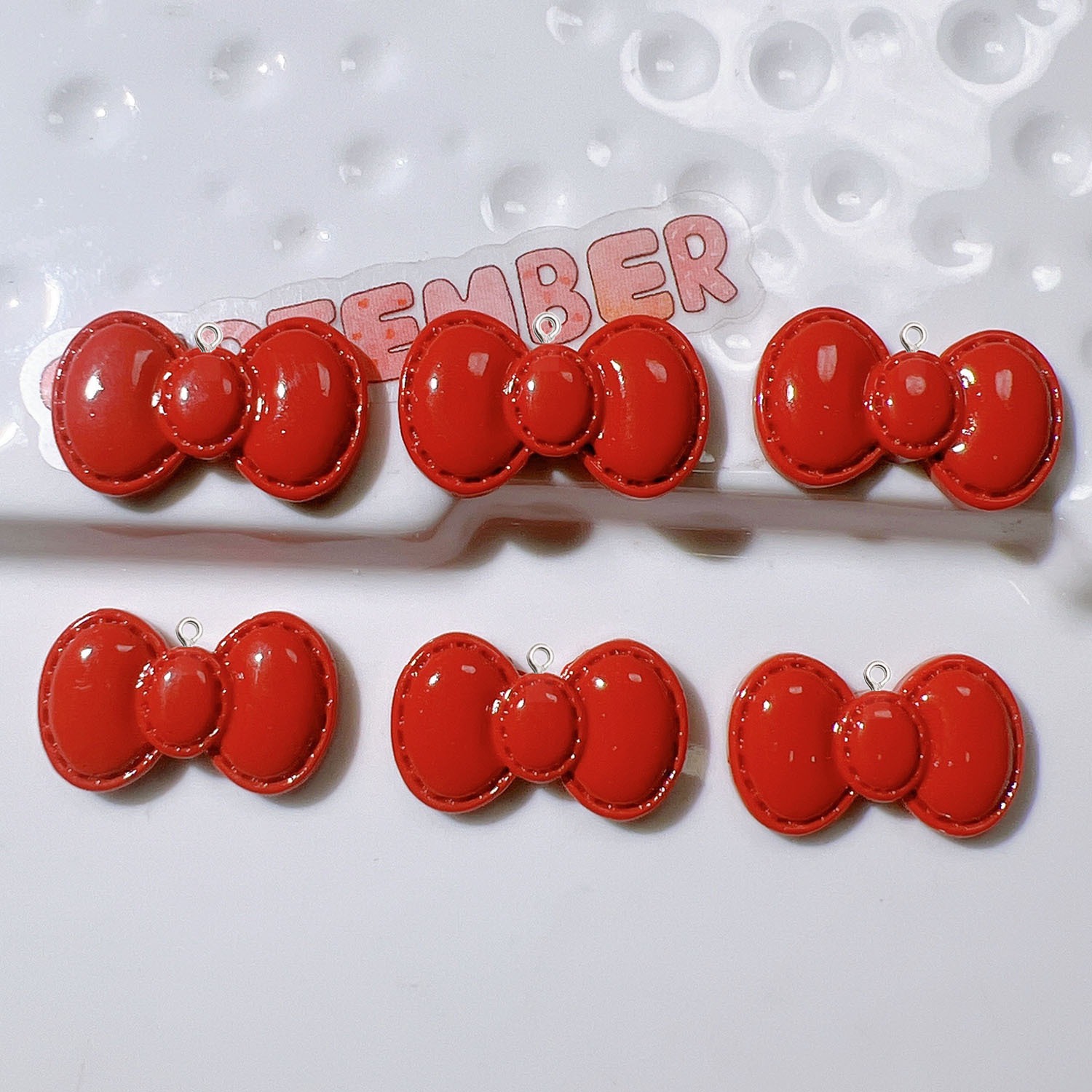 10 個かわいい漫画ちょう結び樹脂ペンダントジュエリー所見ア - Resin Art Earrings Material のレビューと価格