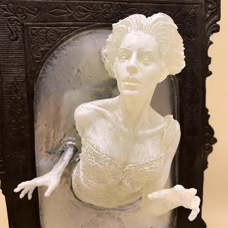 ゴシックデビルハンドウォールデコレーション、光るゴーストミラ - Resin Art On Wall のレビューと価格