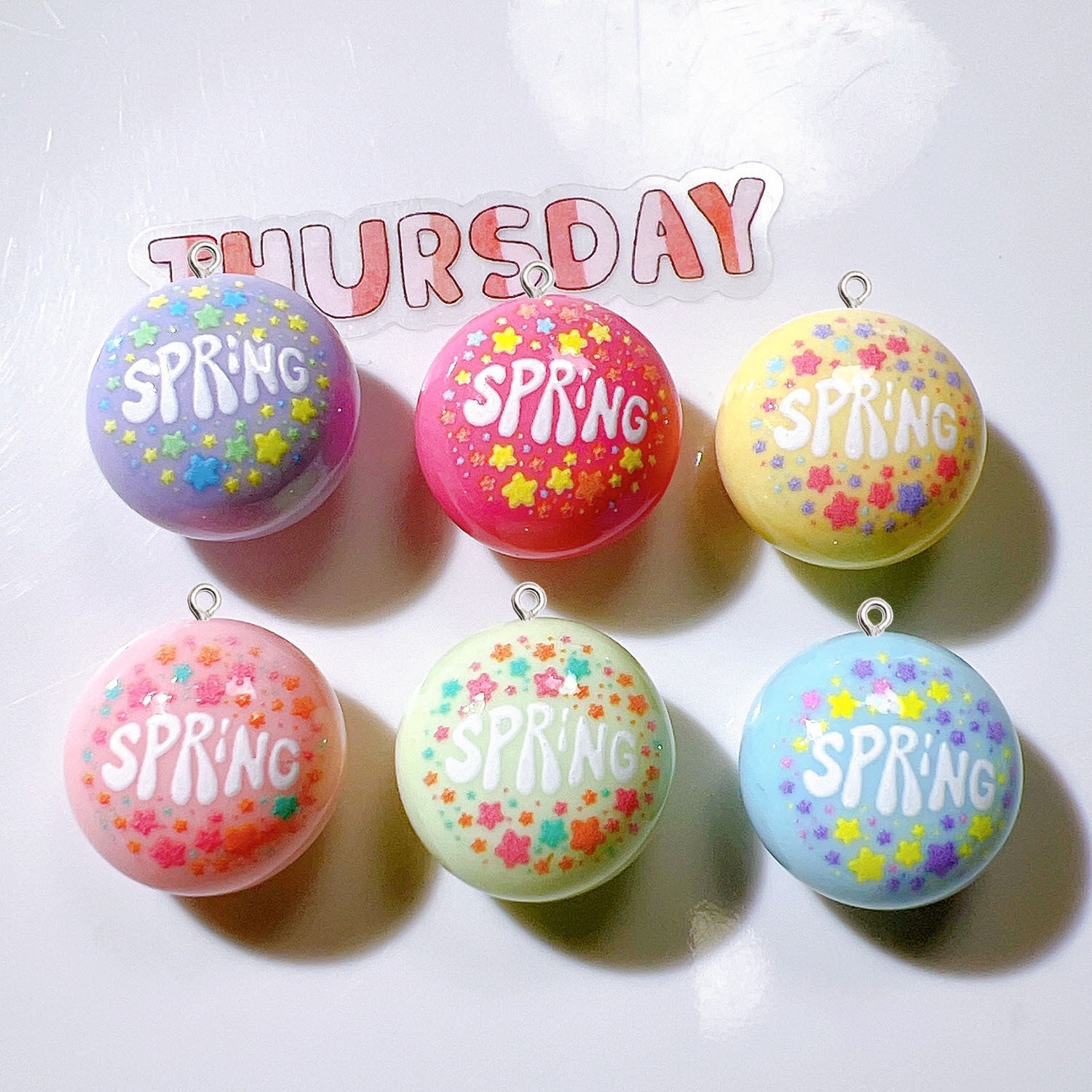 10 個円形平面樹脂チャーム所見 DIY イヤリングブレスレ - Resin Art Earrings Material のレビューと価格