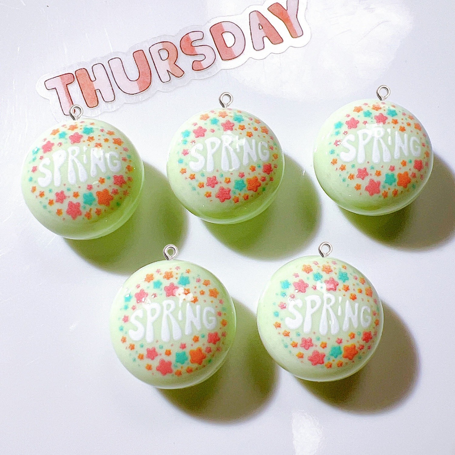 10 個円形平面樹脂チャーム所見 DIY イヤリングブレスレ - Resin Art Earrings Material のレビューと価格